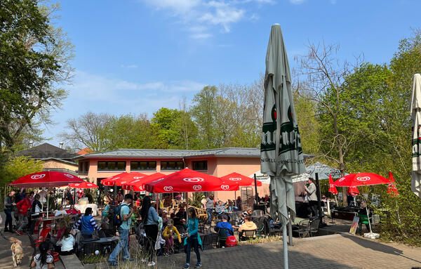 Bild vergrößern: Dschungelcaf mit groer Terrasse