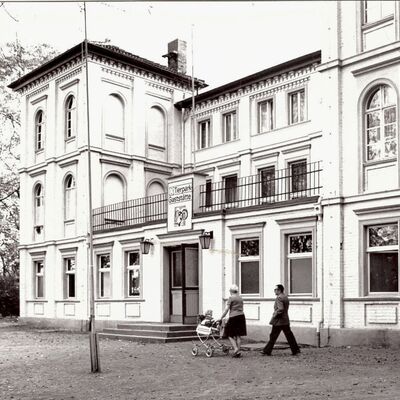 Bild vergrößern: 1974: Pionierhaus wird Tierparkgaststtte