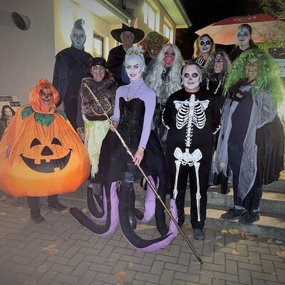 Bild vergrößern: Aktives Mitwirken bei Zoofesten, wie hier beim Halloween-Fest 2022